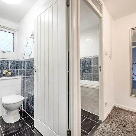 Rb10o- Satisfying And Spacious